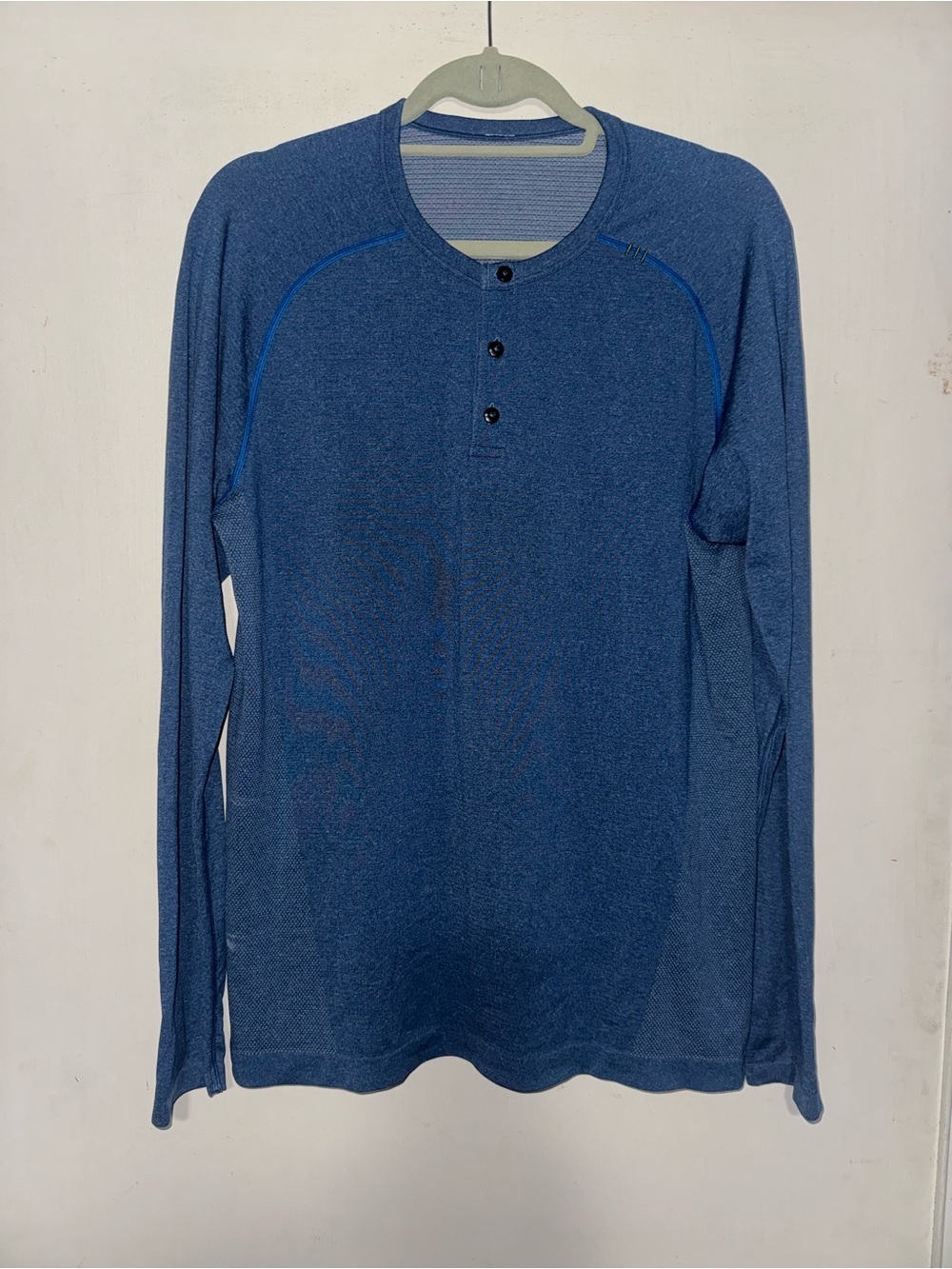 lululemon athletica Men's Heathered Blue Long-Sleeve Henley